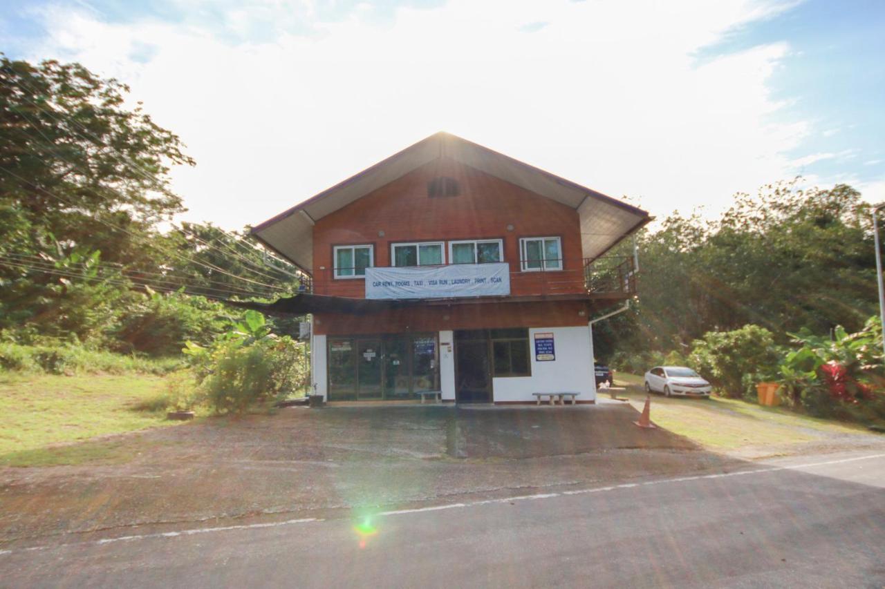 Oyo 75373 Chamil House Hotel Nai Harn Екстериор снимка